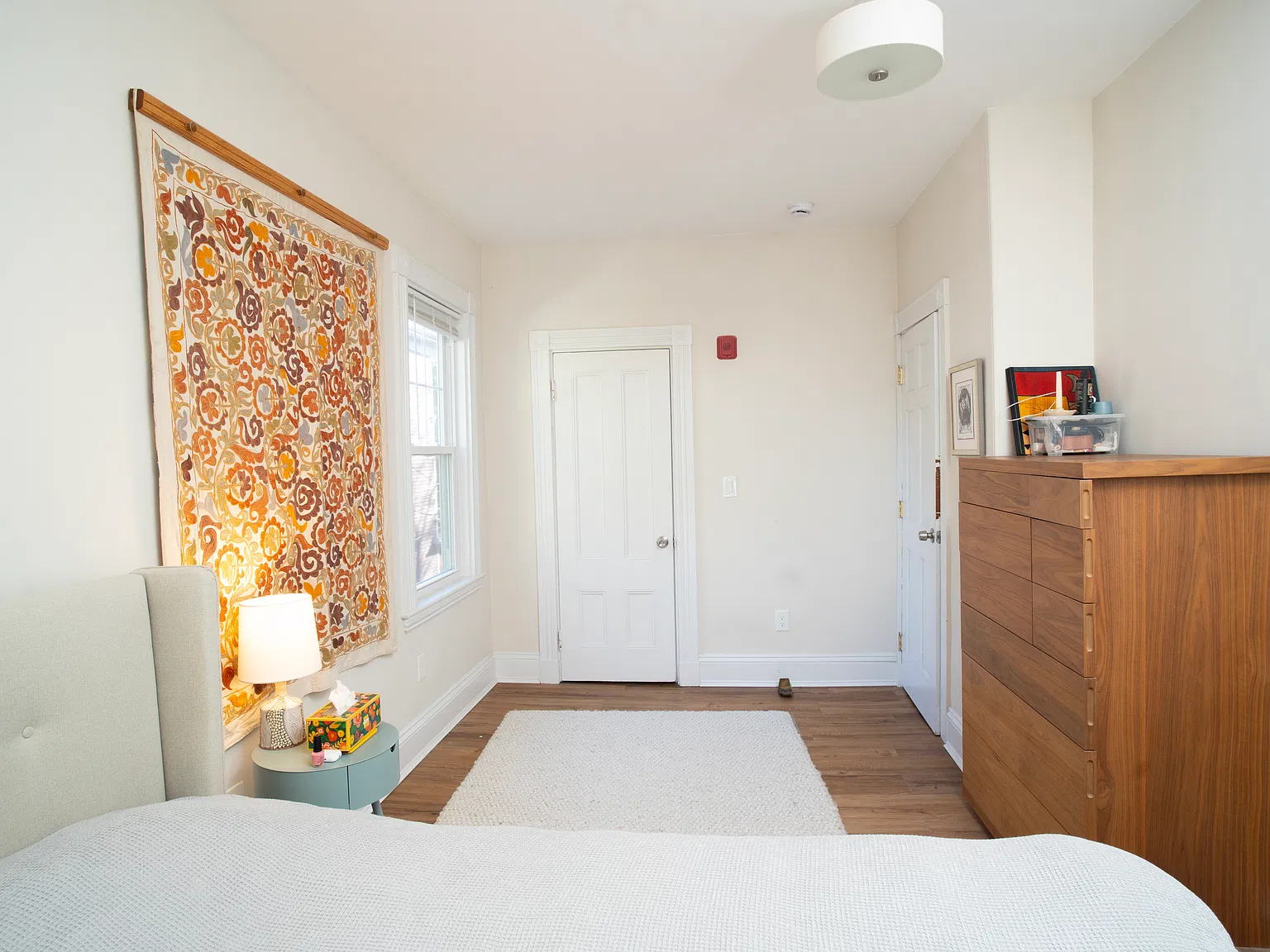 3 bed, 1300 sqft, $4,350 — Photo 3