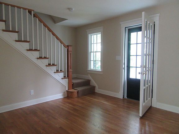 2nd image of 18 Bedford Ct
