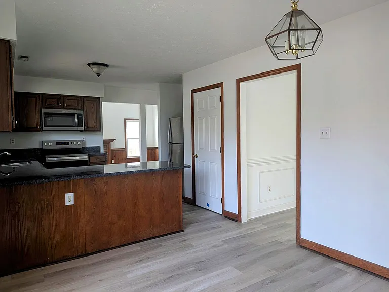 849 Lancaster Ln — Photo 9