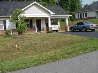 2116 NE Heatherstone Ln, Mount Airy, NC 27030