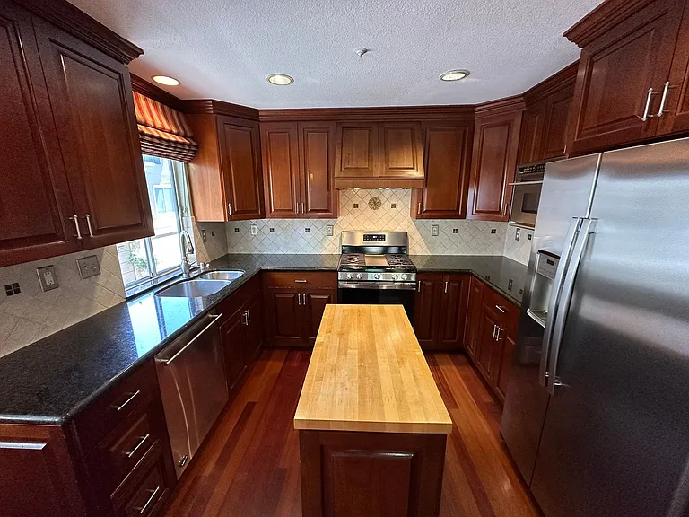 6001 Condor St — Photo 5