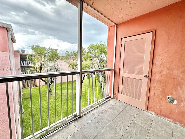 19751 SW 114th Ave #349 — Photo 25