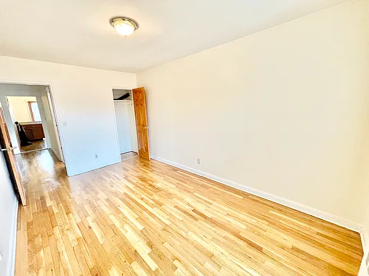 Rented by Amorelli Realty | media 8