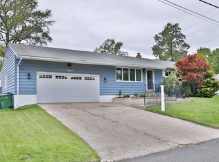 15 Lynn Dr, Neptune, NJ 07753