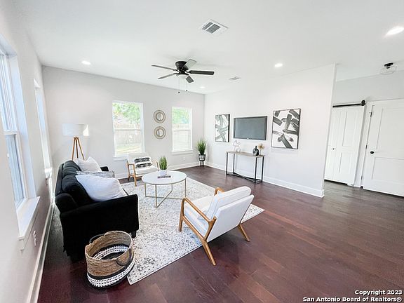 4th image of 1531 Larkspur Dr