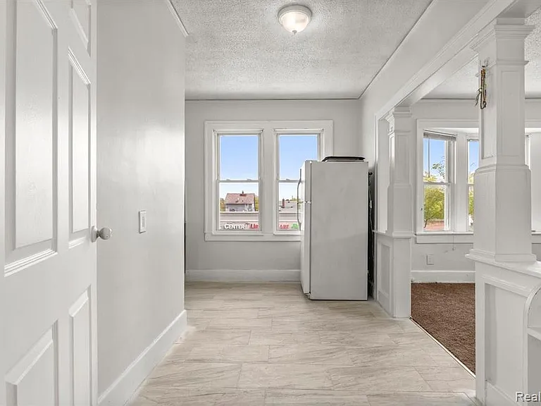 6203 Chase Rd — Photo 3