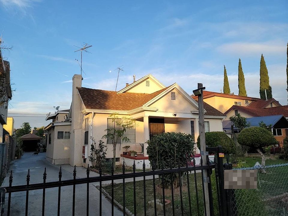 2nd image of 1141 N Berendo St