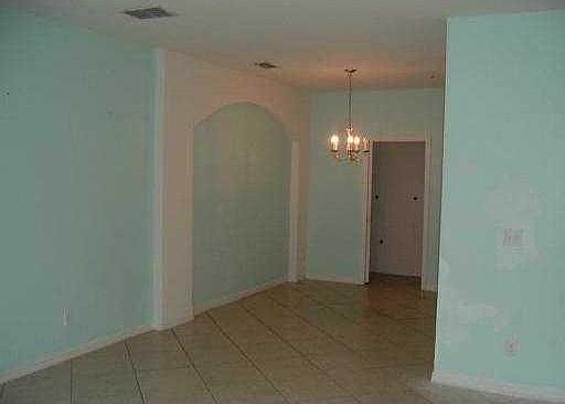 3rd image of 841 Pipers Cay Dr