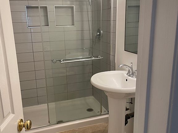 3rd image of 614 6th Ave APT 1