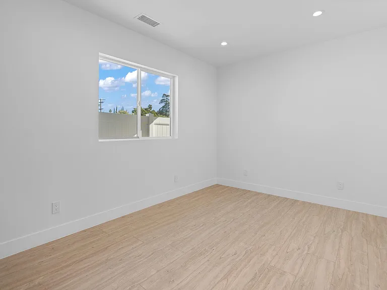 15216 W Holyland Dr — Photo 6