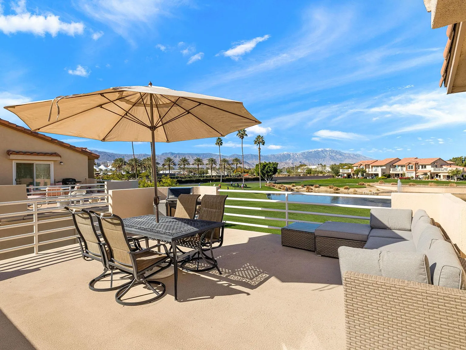 2 bed, 912 sqft, $3,900 — Photo 4