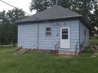 318 Perry St, Odell, NE 68415