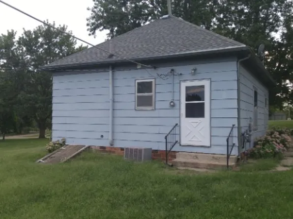 318 Perry St, Odell, NE 68415