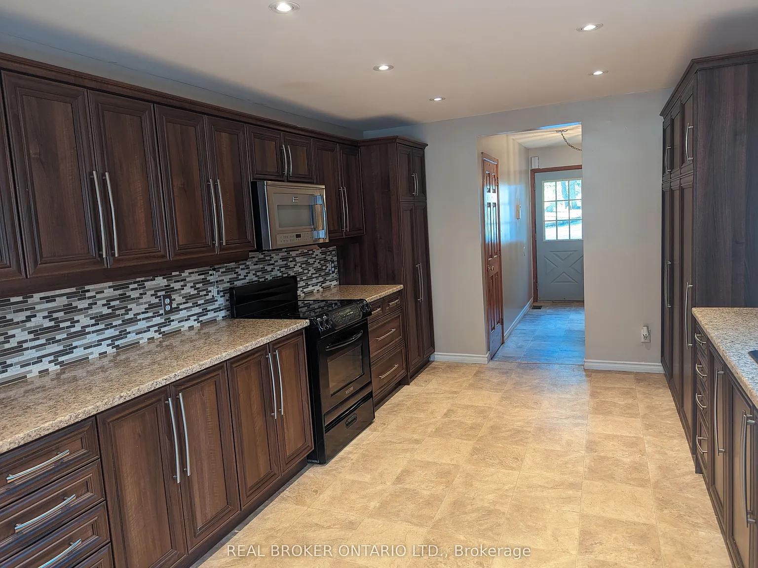 4 bed, $2,750 — Photo 2
