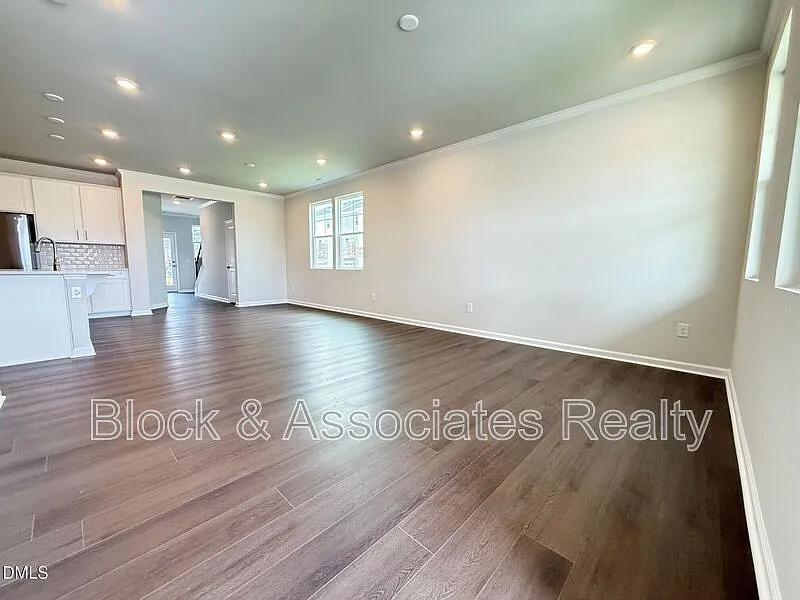 4 bed, 3.0 bath, $2,295 — Photo 3