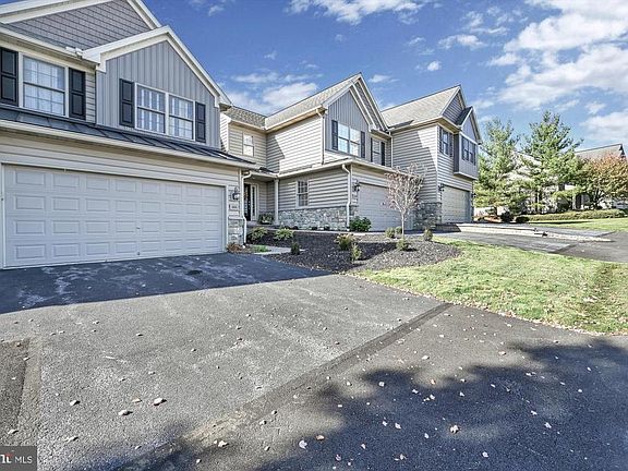 3rd image of 260 Fieldcrest Ln