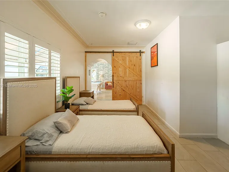 701 Hollywood Blvd — Photo 12