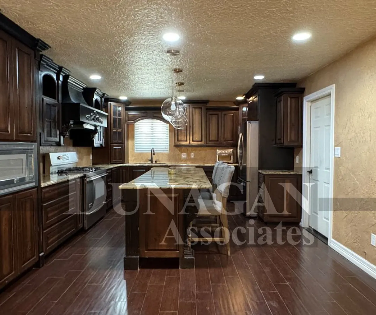 Price Reduced Partially Furnished- 3bed 2bath Home With Water Paid — Photo 3
