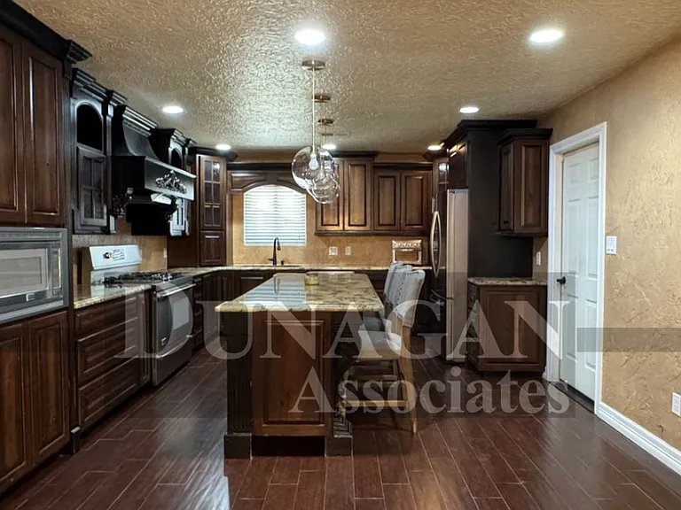 1211 Cedar Dr — Photo 3