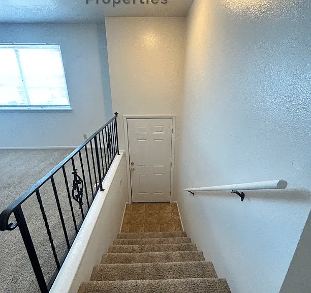 Main 819 S — Photo 18