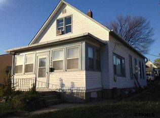 3606 R St, Omaha, NE 68107