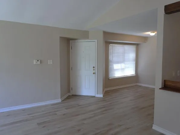 8470 Cascade Ridge Dr, San Antonio, TX 78239