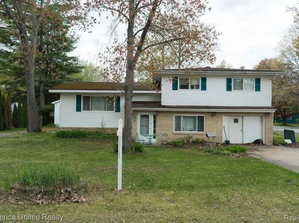 509 Collingwood St, Houghton Lake, MI 48629