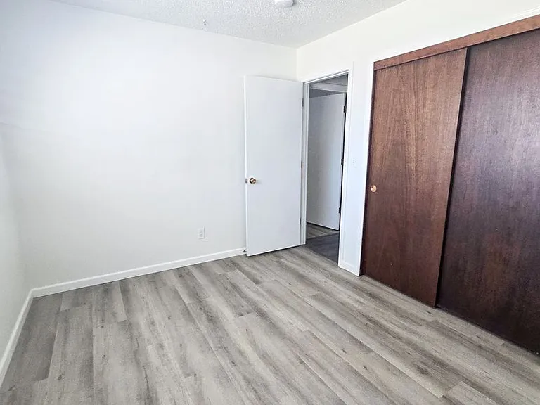 11613 Pacific Ct NE — Photo 12