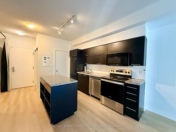 2nd image of 126 Simcoe St #1106
