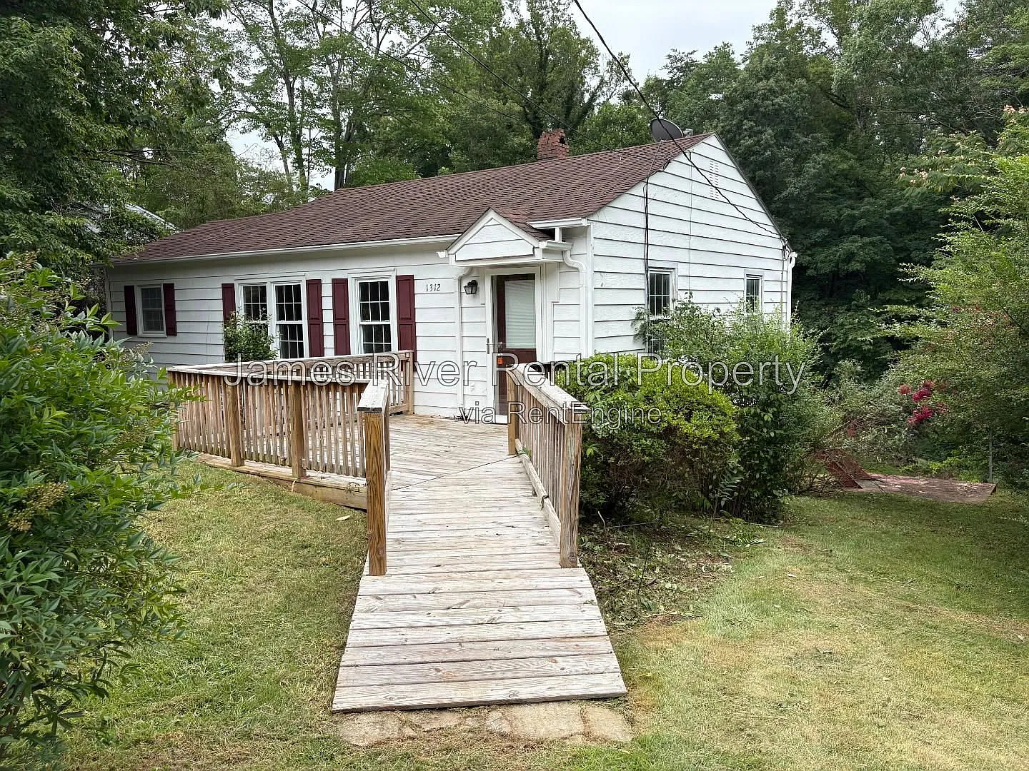 3 bed, 2.0 bath, 832 sqft, $1,195 — Photo 2