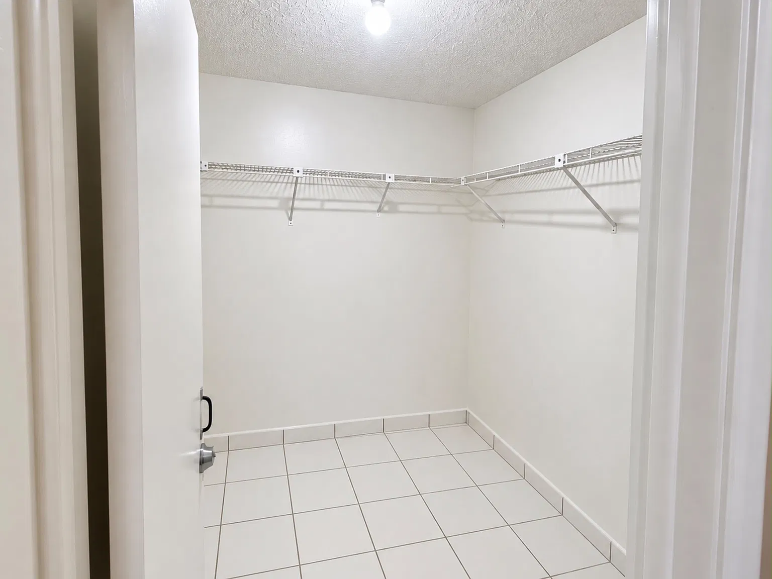 3 bed, 1255 sqft, $3,500 — Photo 3