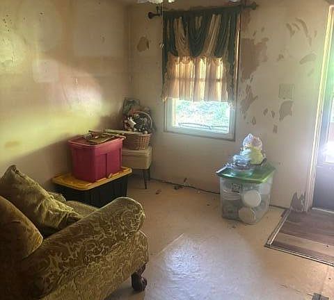 4th image of 809 Dixie Bend Rd