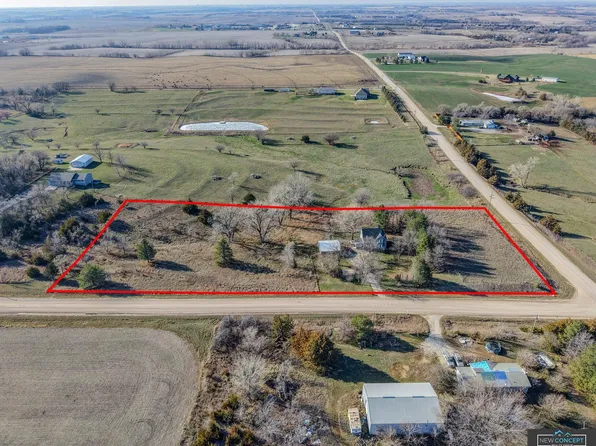 25011 S 82nd St, Firth, NE 68358