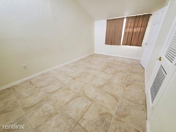 3rd image of 1010 Shorewinds Dr APT A