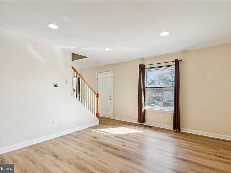 1112 Whitpain Hls — Photo 4