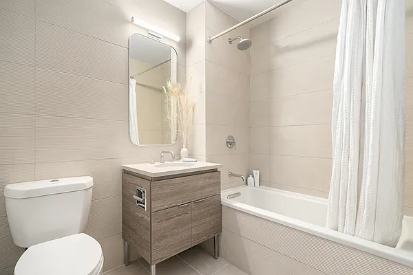 Rented by Greystar | media 35