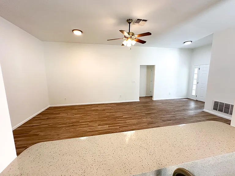 961 N Lilac Loop — Photo 9