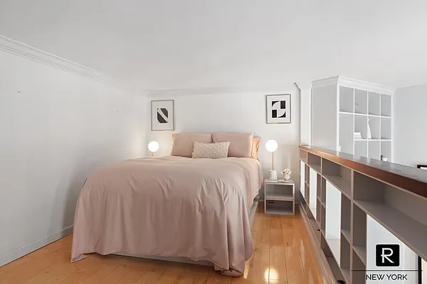 Sold by R New York | media 11