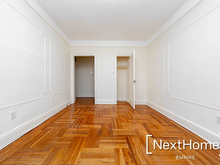 2828 42nd St #B1 — Photo 3