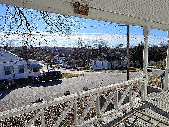 4th image of 837 Shepherd Ave