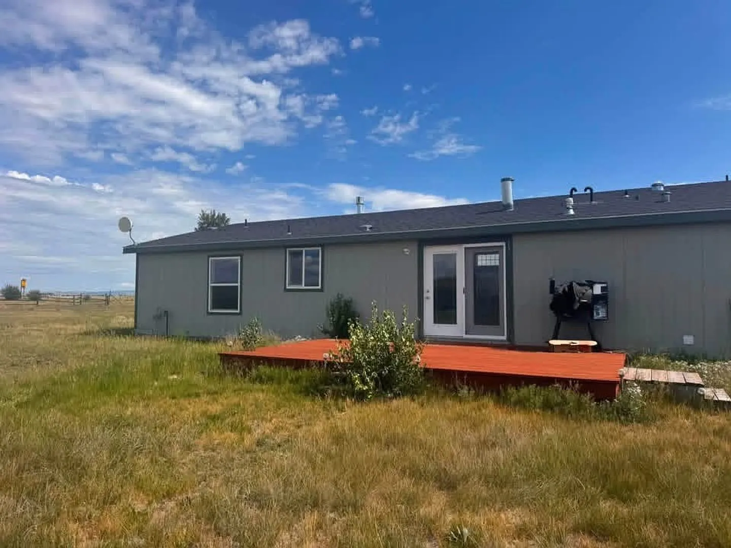 3 Bedroom/2 Bathroom Home on an Acre — Photo 2