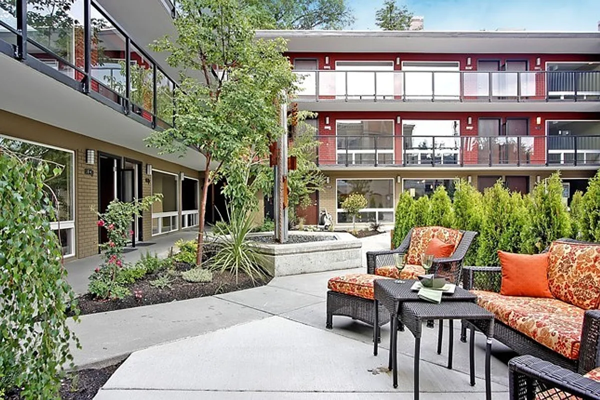 Building Photo - 752 Bellevue Ave E #110