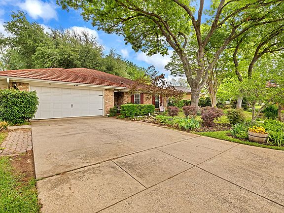 2nd image of 1823 Ridgebrook Dr