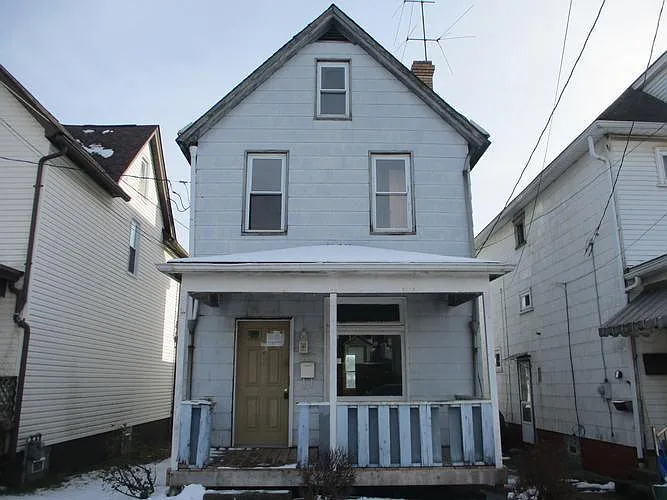 1052 9th Ave photo 1