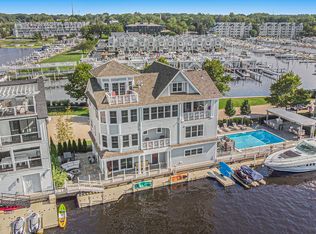 30 Peninsula Dr, New Buffalo, MI 49117