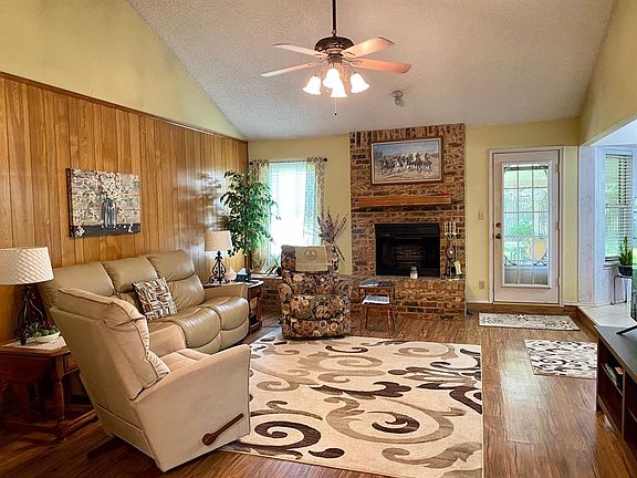3rd image of 6536 N Park Dr