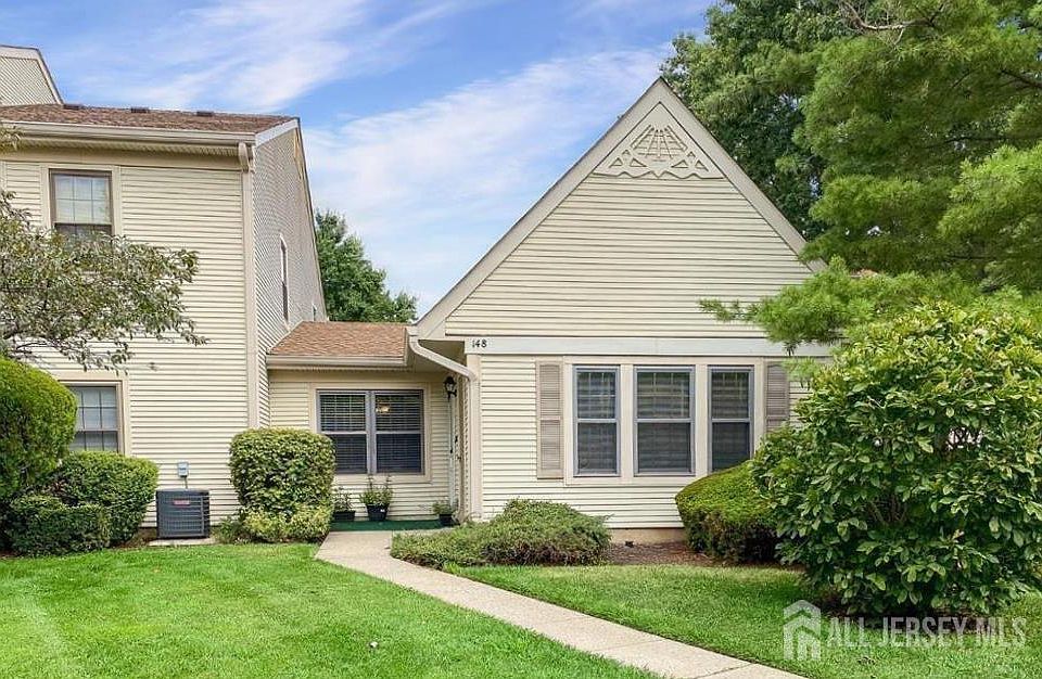 1st image of 148 Wycoff Way W