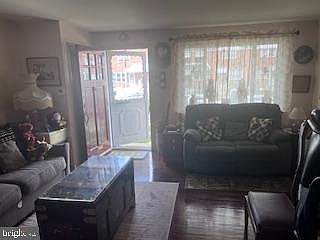 3rd image of 7117 Eastwood St