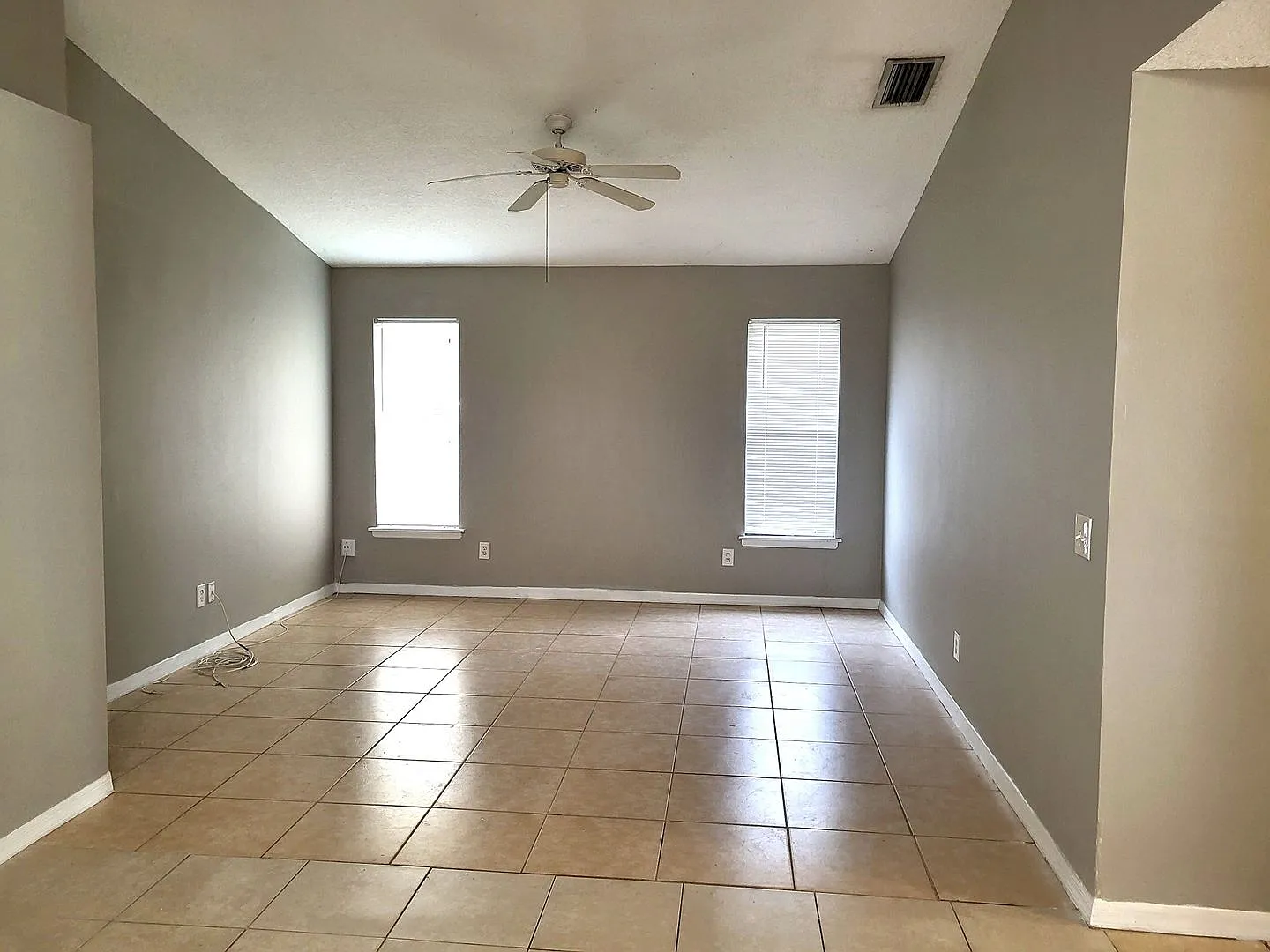 3 Bed/2Bath Single Family Home~Garage~Pet Friendly! — Photo 4