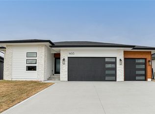 14615 Sutton Dr, Urbandale, IA 50323